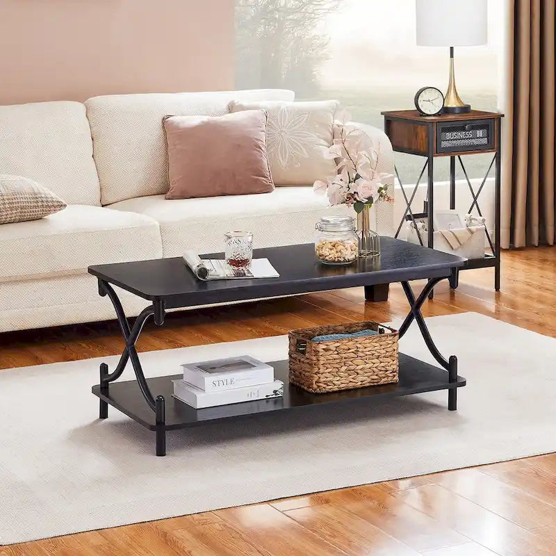 Table basse de salon moderne, comprenant une table basse en bois et une table d'appoint.