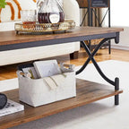 Table basse de salon moderne, comprenant une table basse en bois et une table d'appoint.