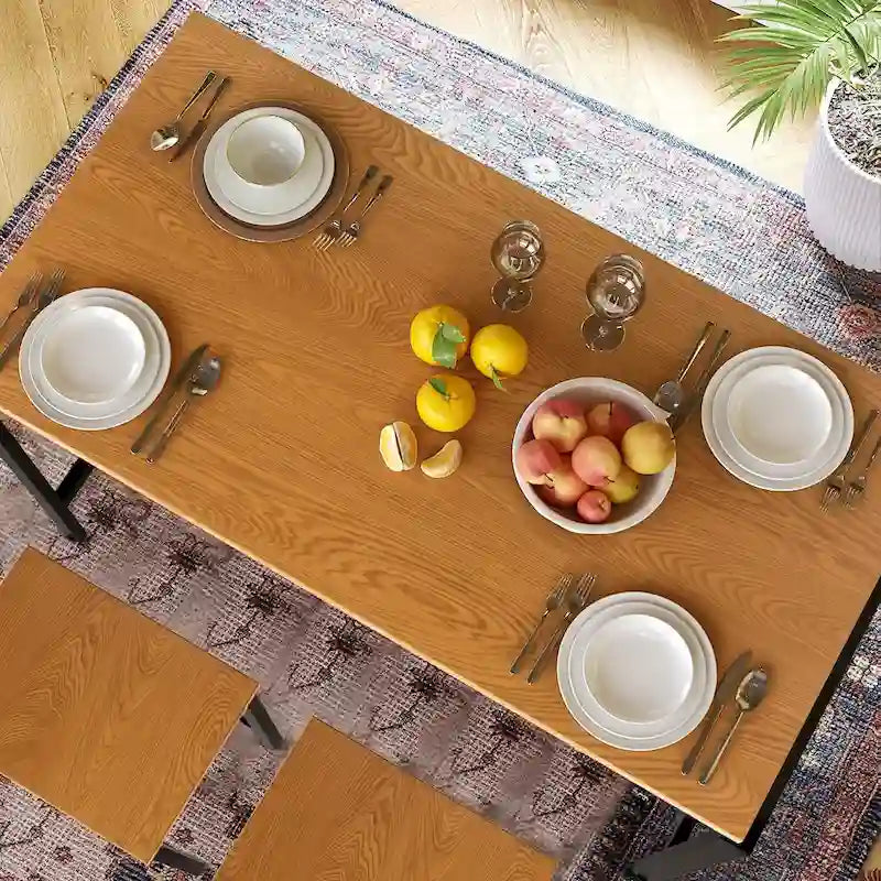 Comptoir de bar, table et chaises de style ferme moderne
