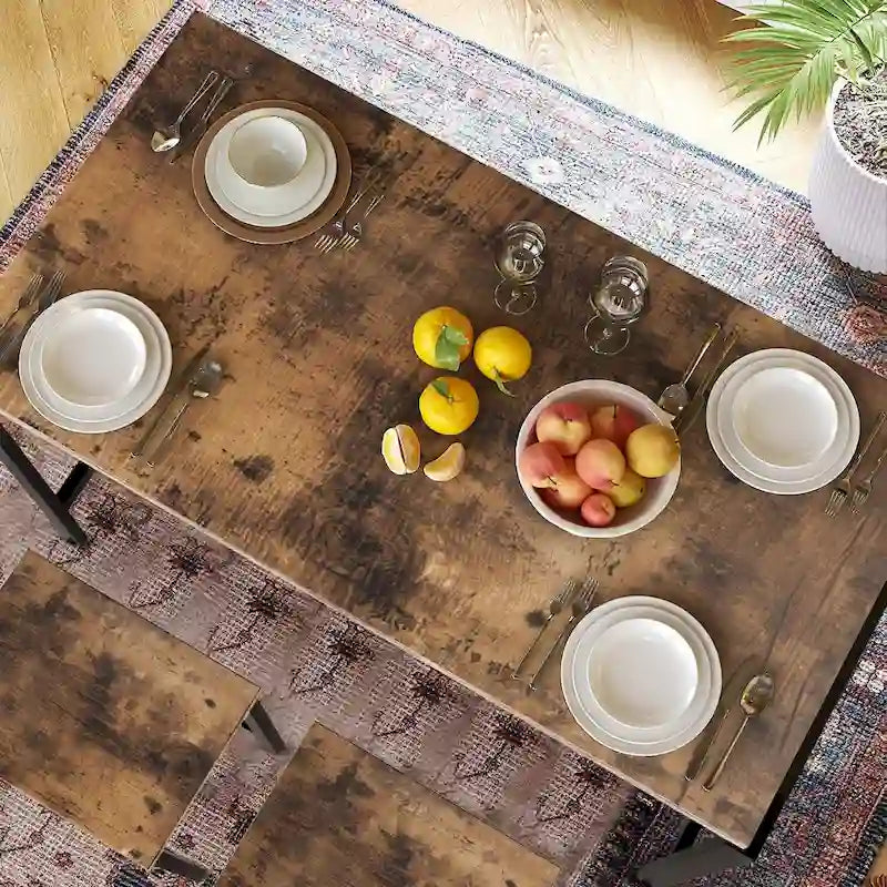 Comptoir de bar, table et chaises de style ferme moderne