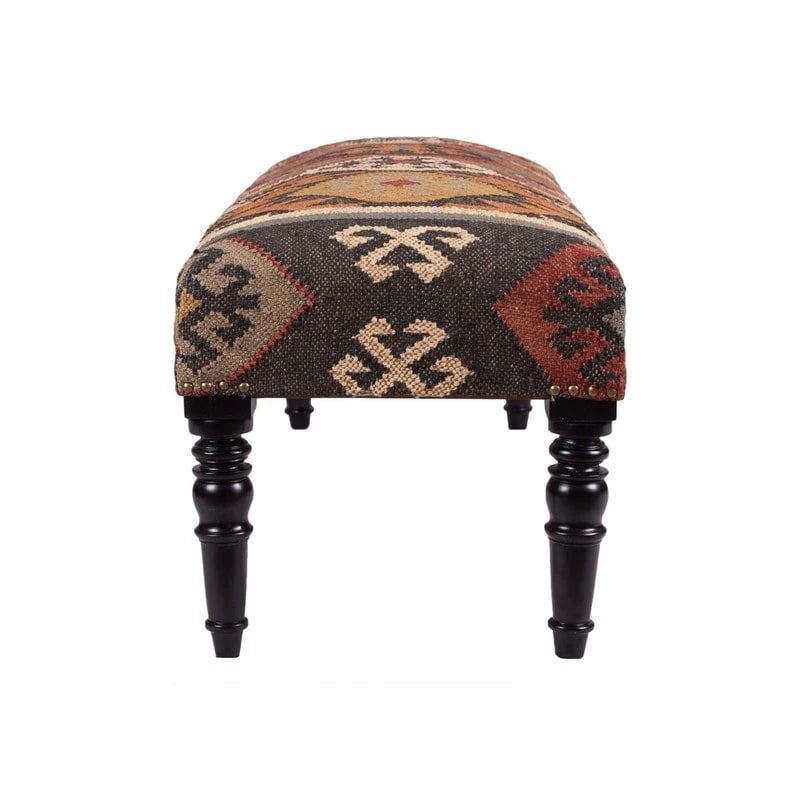 Banc en bois artisanal tapissé de Kilim — 122 cm L x 41 cm l x 46 cm H
